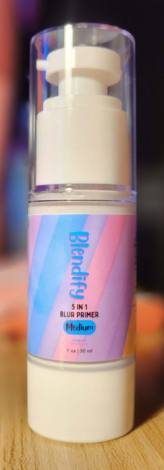 Achieve a radiant base for makeup with our 5-in-1 Blur Primer! A versatile product that primes, moisturizes, color corrects, brightens, and perfects your skin.